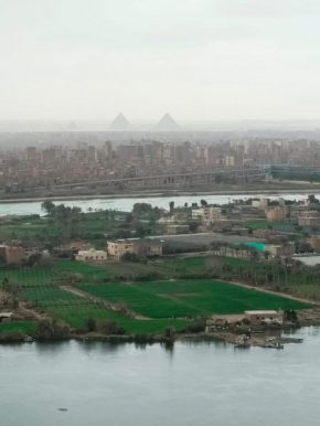 شقة راقية مطلة علي كورنيش النيل المعادي - عوائل فقط